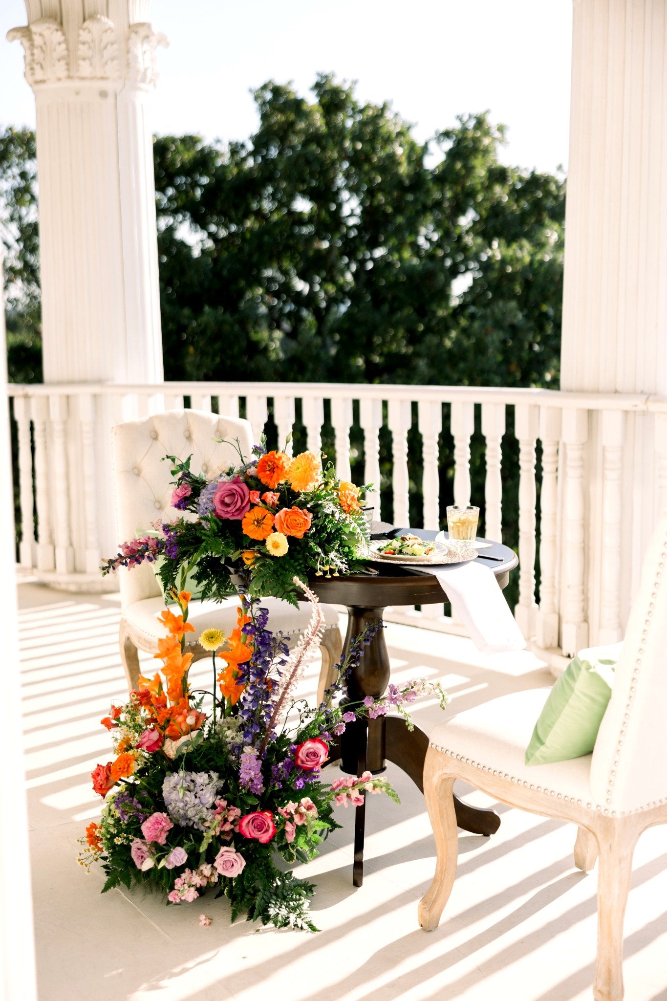 Color-Blocked Garden Florals at Lone Star Mansion